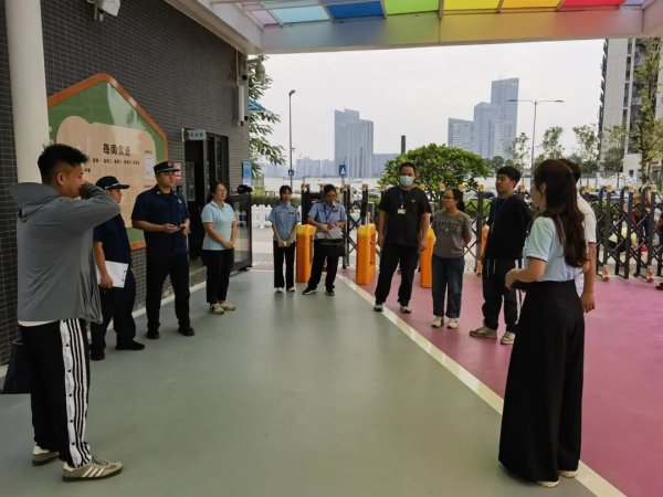 股配咖吧 从校车到食堂，横沥镇全面开启“护学模式”